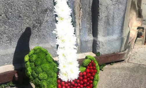 Composition florale pour deuil à Sallanches  guitard