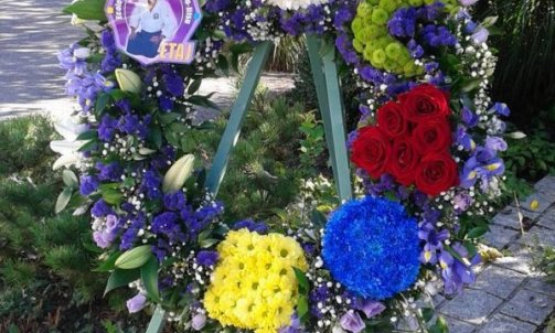 Composition florale pour deuil à Sallanches couronne