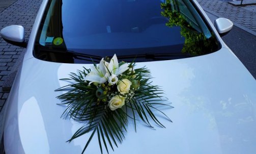 Composition florale pour voiture de mariage à Sallanches 
