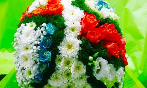 Composition florale pour deuil à Sallanches  casque