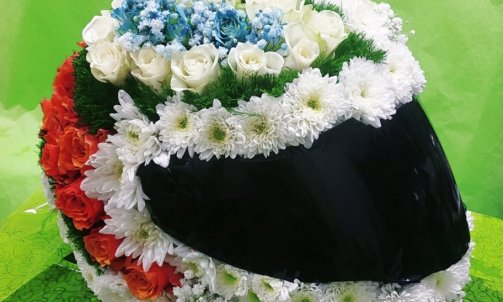Composition florale pour deuil à Sallanches casque