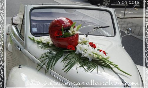 Composition florale pour voiture de mariage à Sallanches 