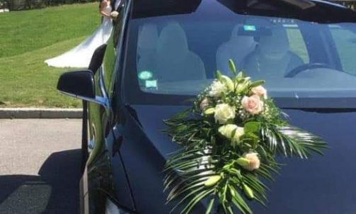 Composition florale pour voiture de mariage à Sallanches 