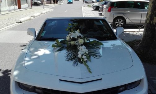 Composition florale pour voiture de mariage à Sallanches 