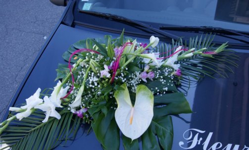 Composition florale pour voiture de mariage à Sallanches 