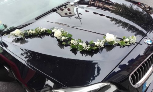 Composition florale pour voiture de mariage à Sallanches 