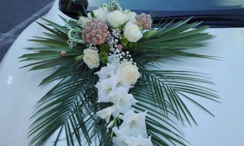 Composition florale pour voiture de mariage à Sallanches 