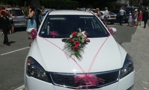 Composition florale pour voiture de mariage à Sallanches 